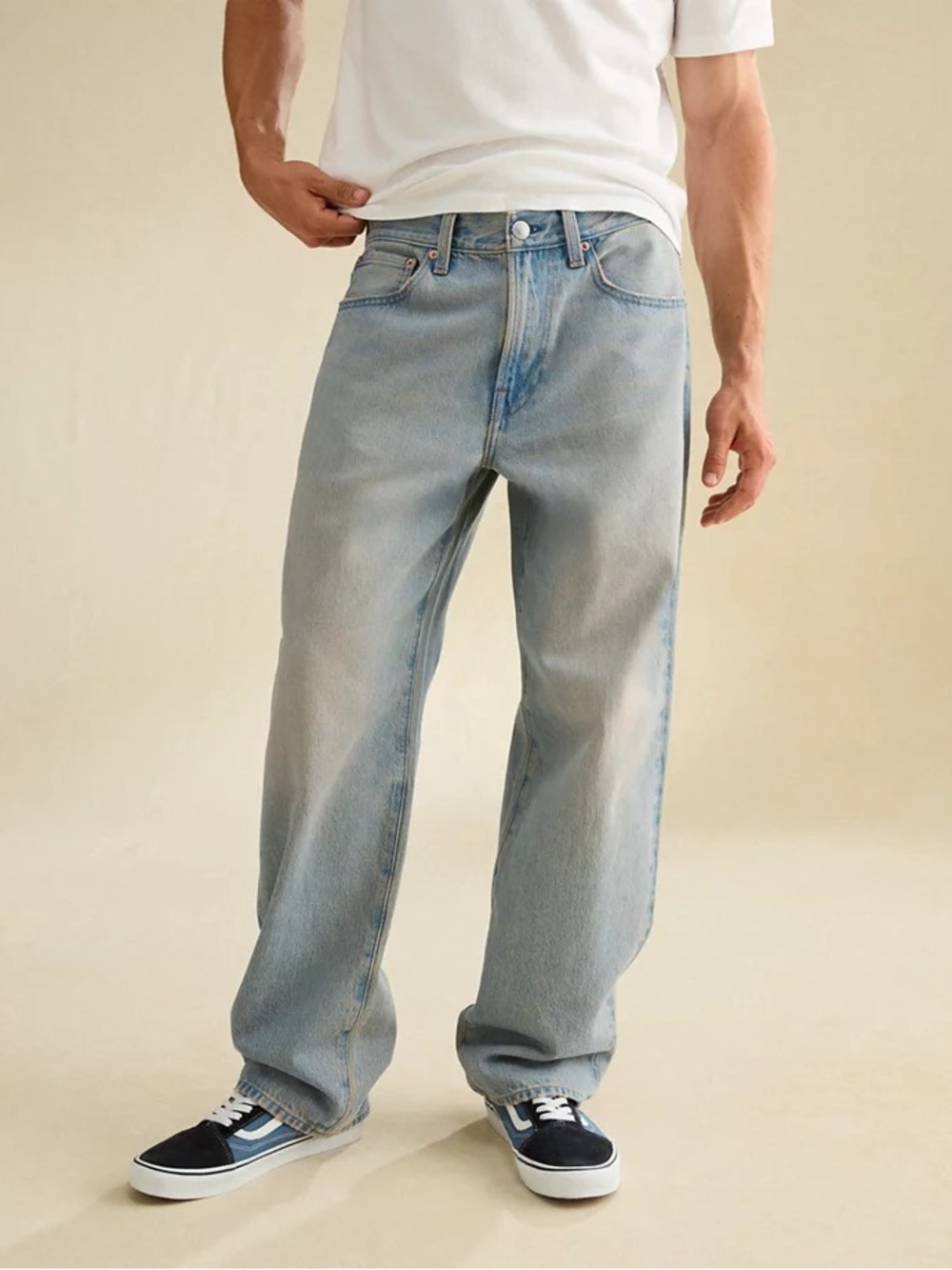 American Eagle Outfitters Light Wash Loose Fit Distressed Jeans 38x34